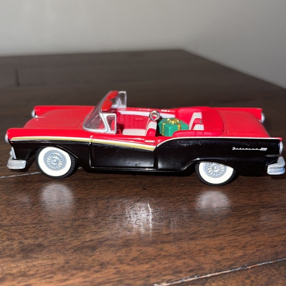 Hallmark 1957 Ford Fairlane 500 Classic Car Ornament - Picture 2 of 8